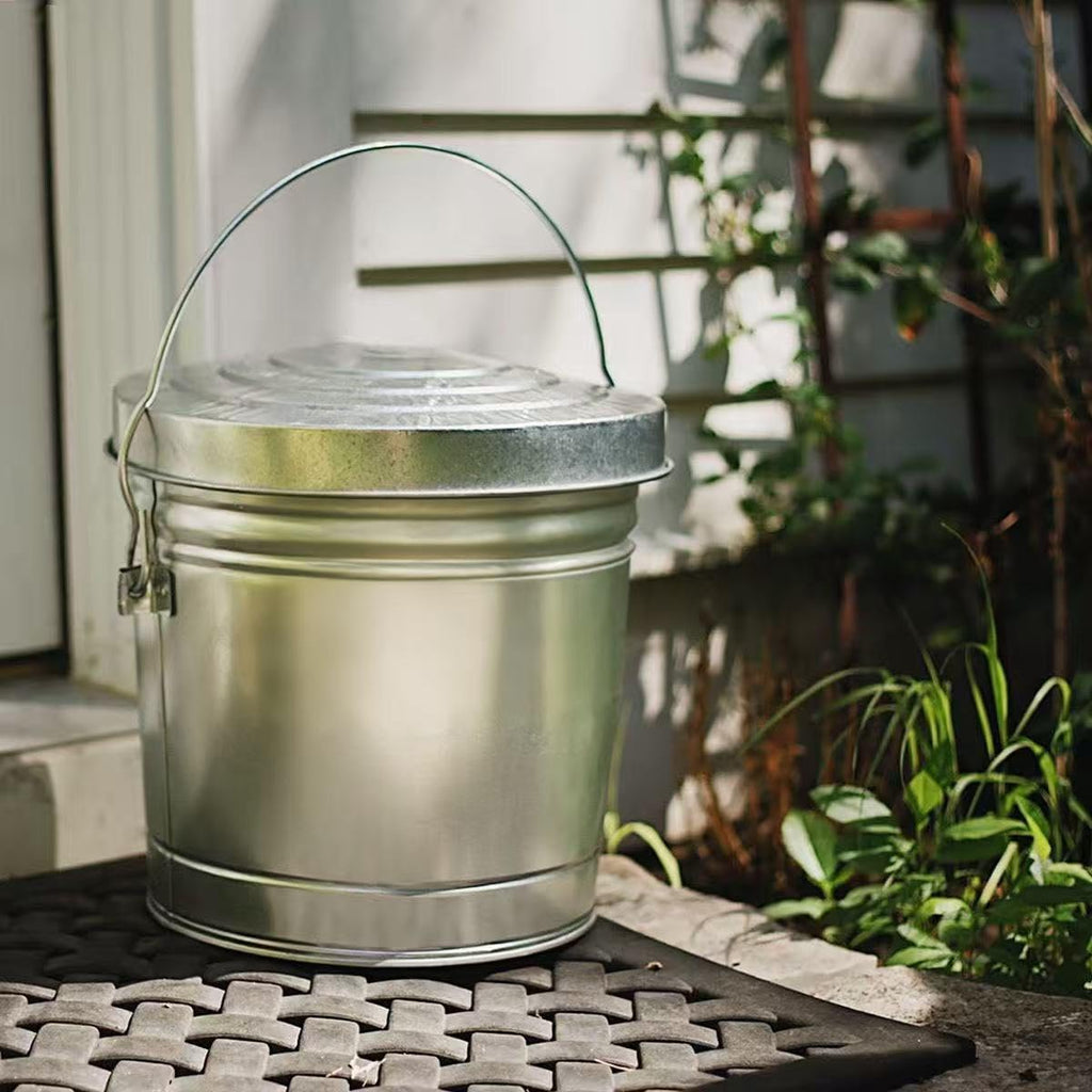 6 Gal Galvanized Steel Can with Locking Lid I9795