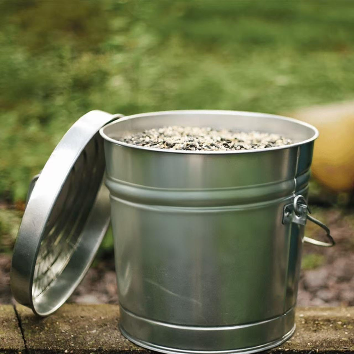 6 Gal Galvanized Steel Can with Locking Lid I9795